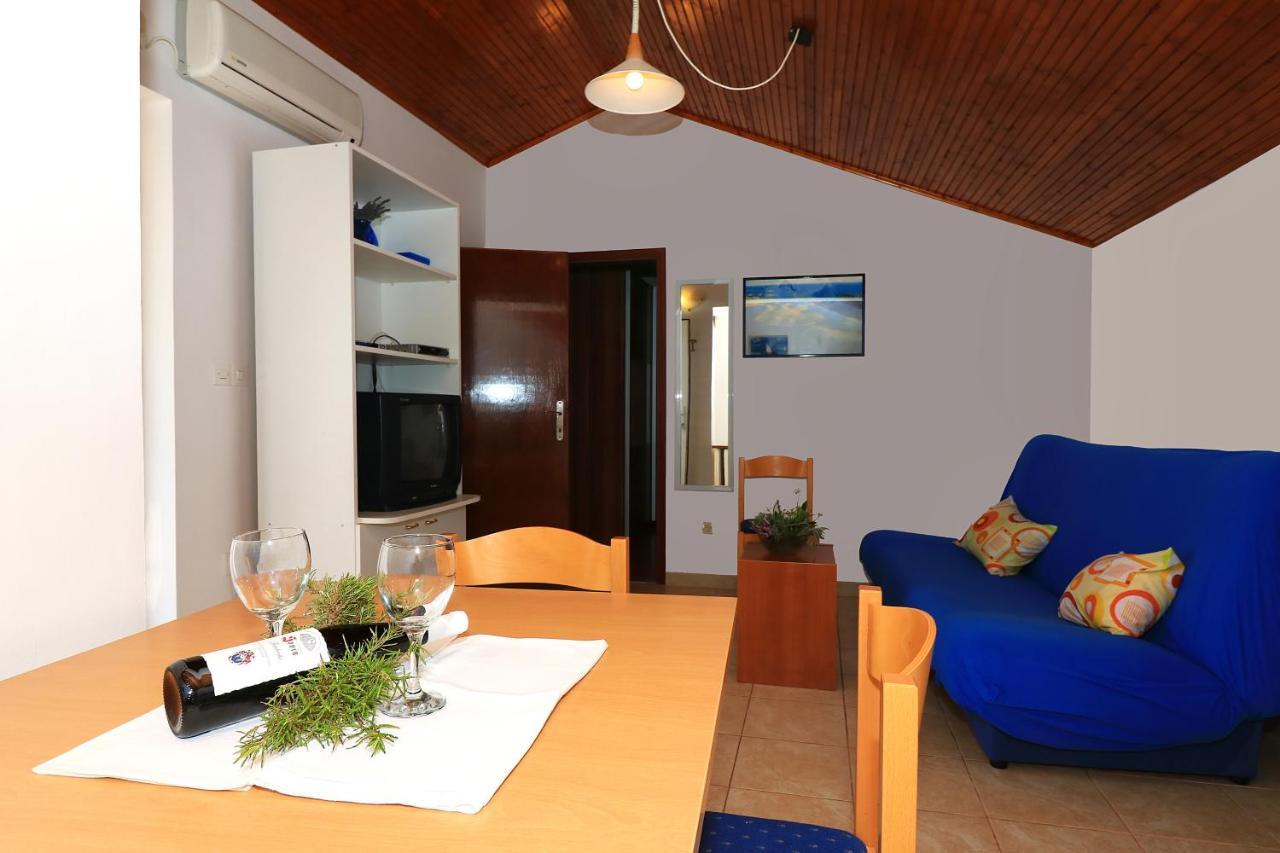 Apartments With A Parking Space Jezera, Murter - 5079 Екстер'єр фото